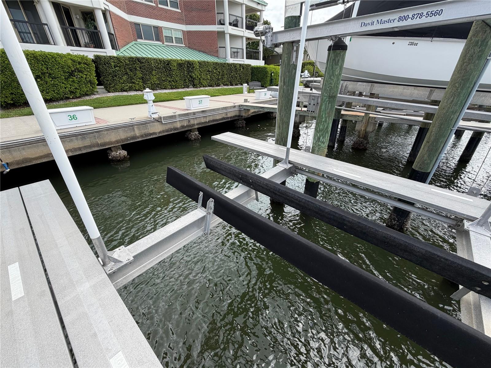 HARBOR ISLAND MARINA PH 1 - Residential