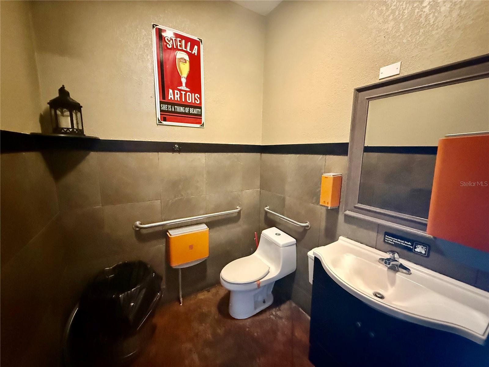 MUNSONS SUB W B - Commercial Sale