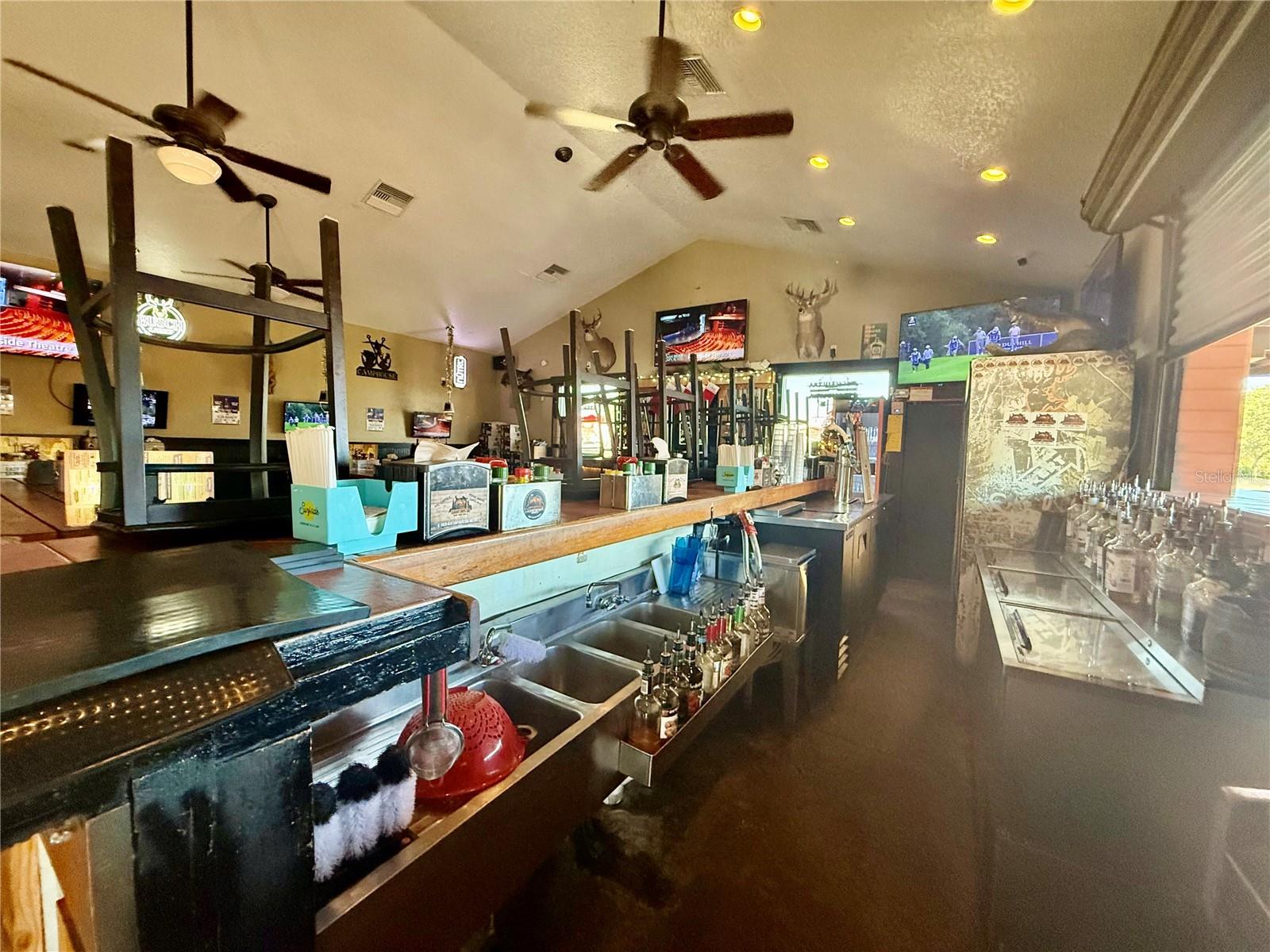 MUNSONS SUB W B - Commercial Sale