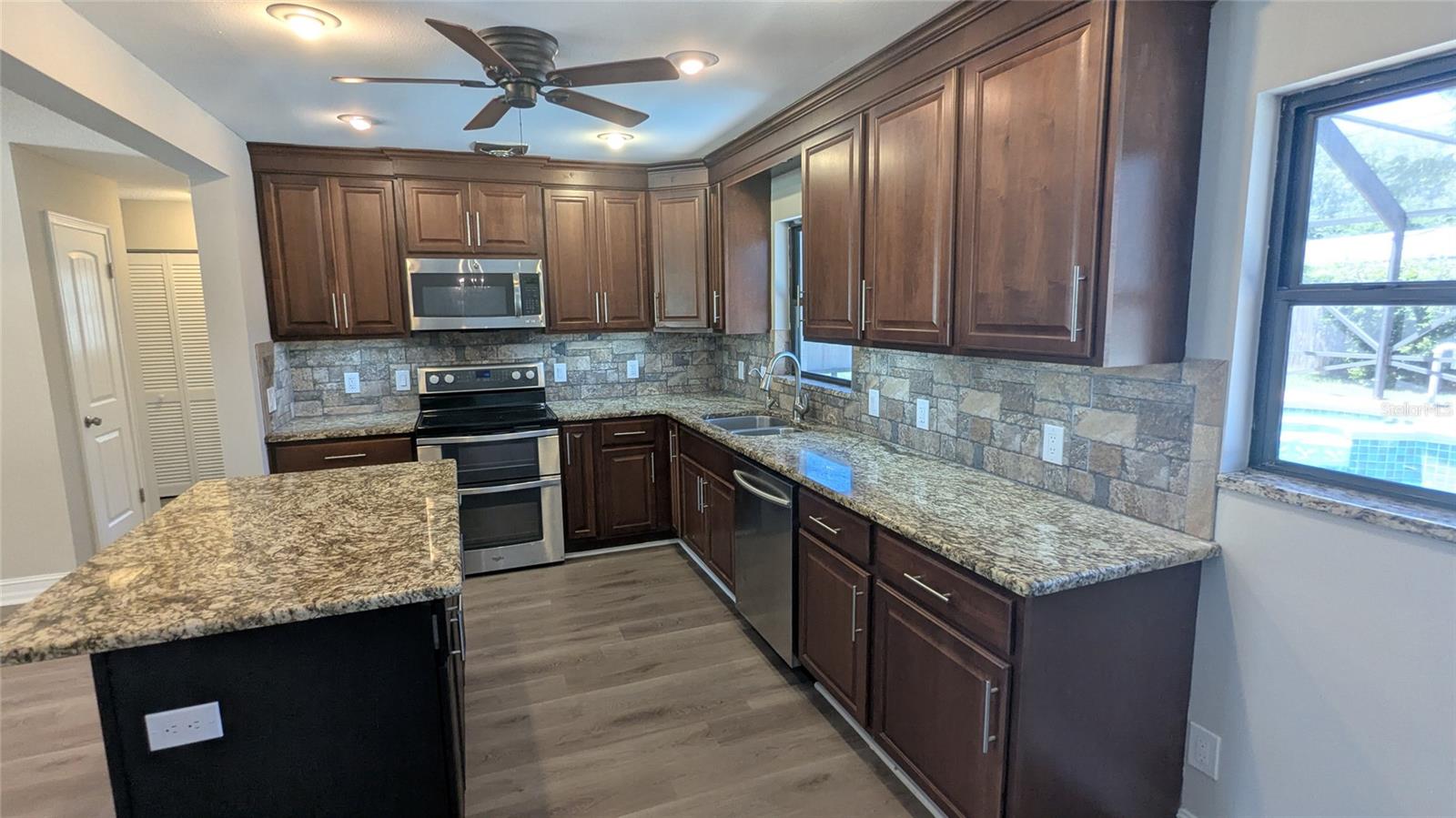 SHERWOOD ESTATES - Residential