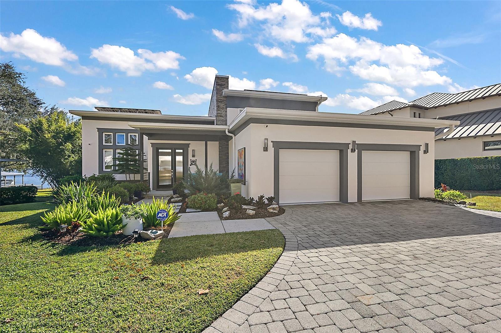 1535 SUNSET CIRCLE