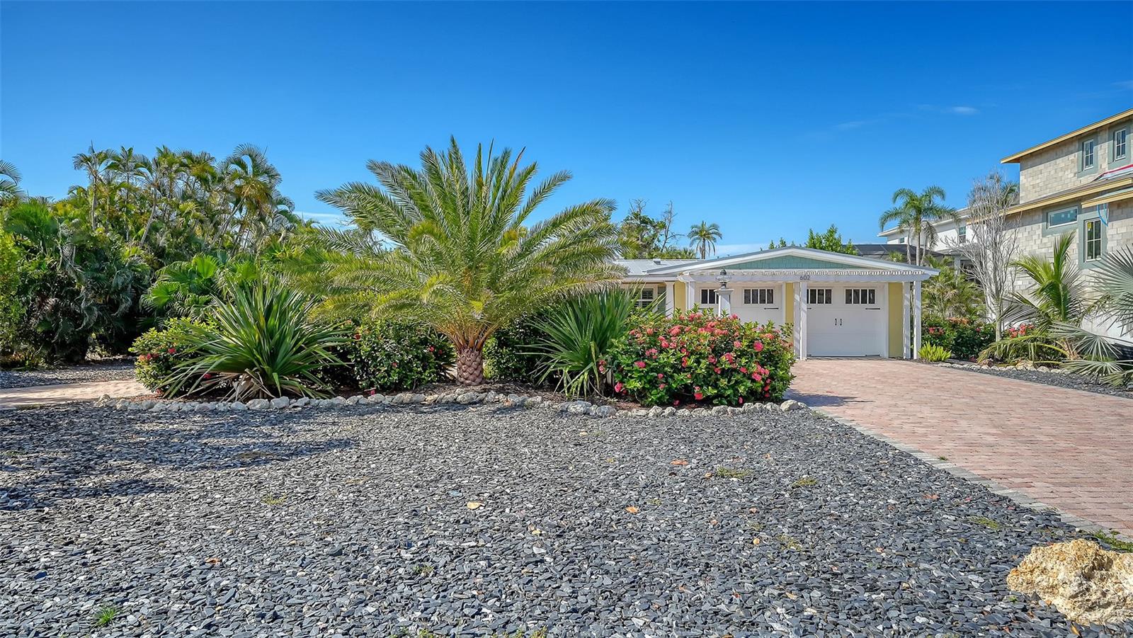 602 BUTTONWOOD DRIVE