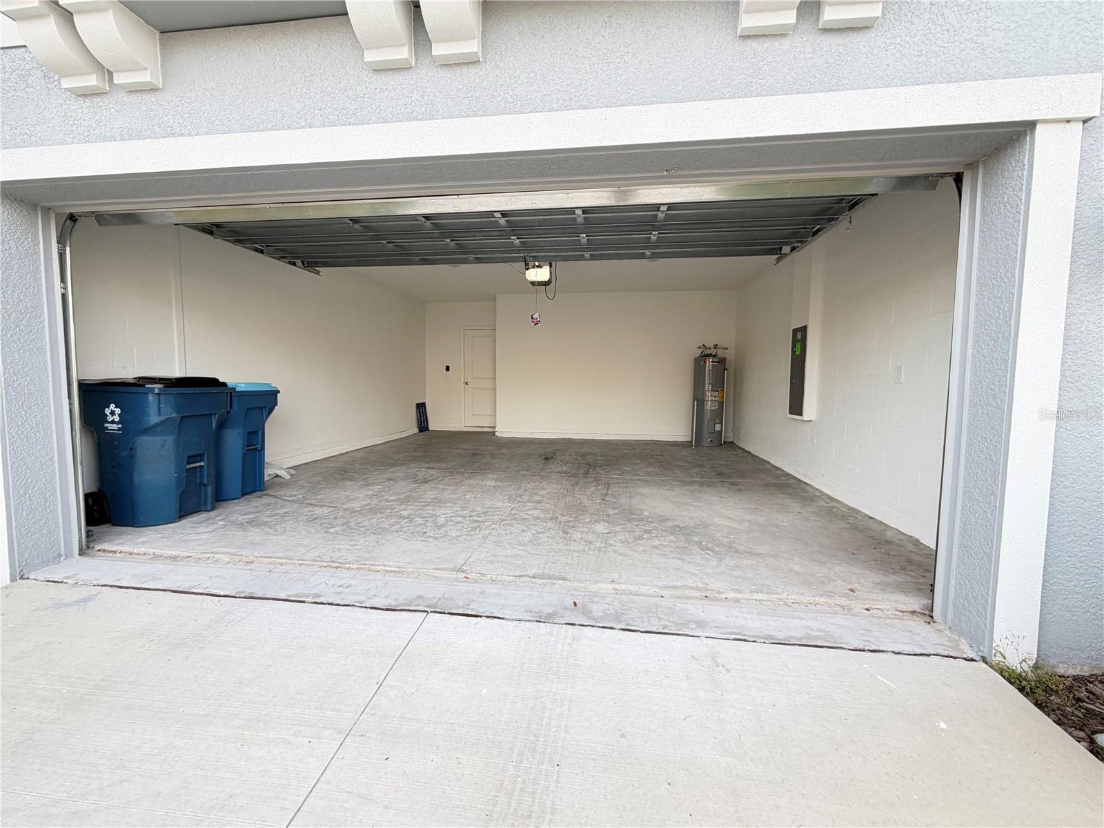 RANCHES/LK MCLEOD II - Residential Lease