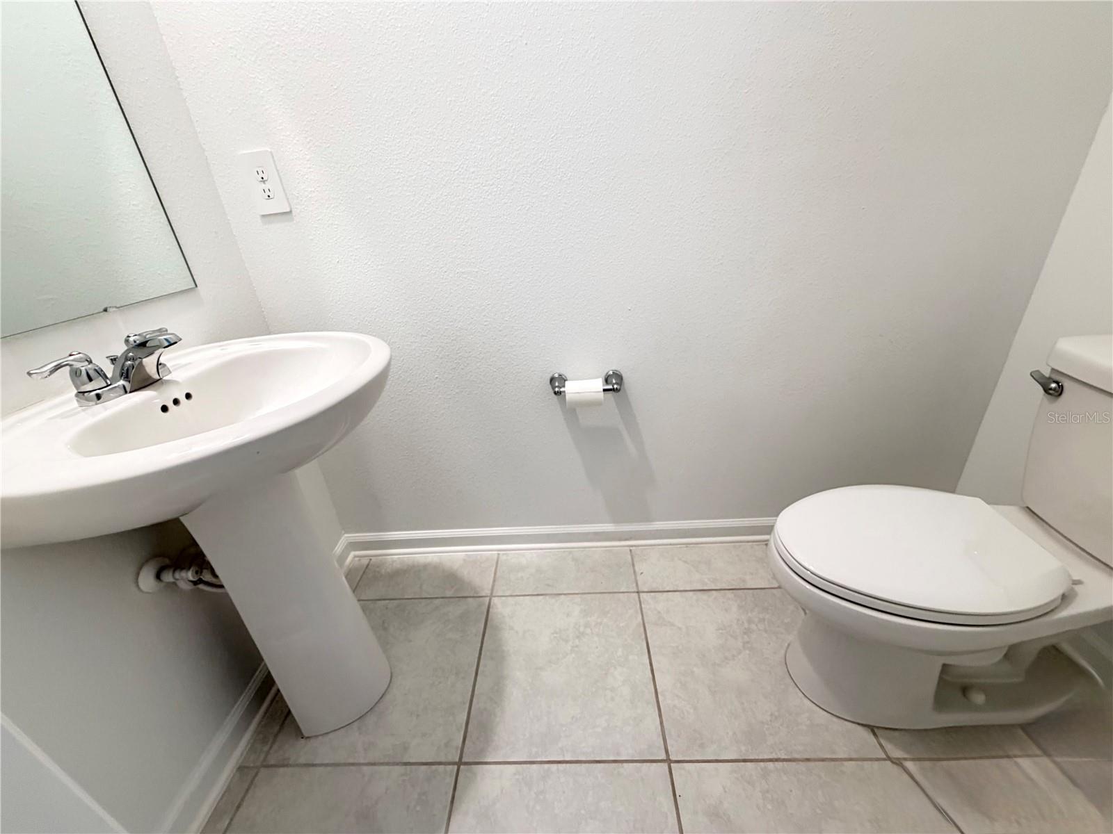 RANCHES/LK MCLEOD II - Residential Lease