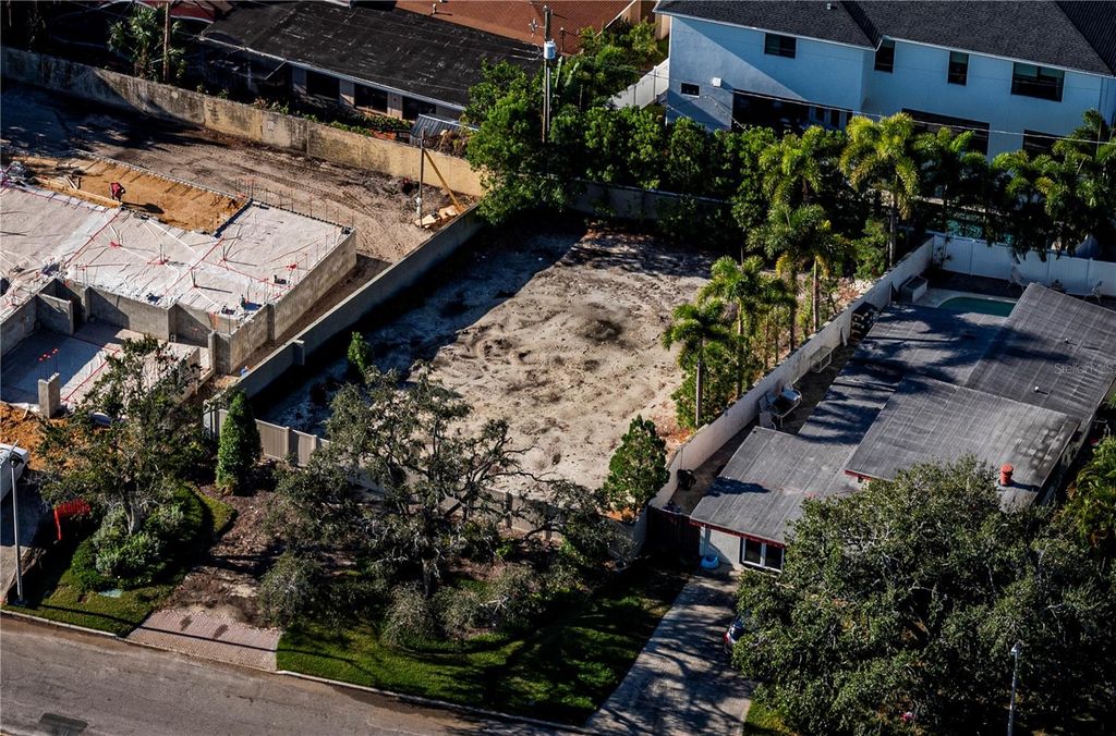 Photo of 622 Danube Avenue, Tampa, FL 33606 (MLS # TB8453946)