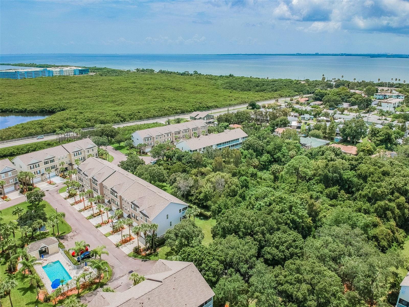 BAYSHORE TWNHS - Residential