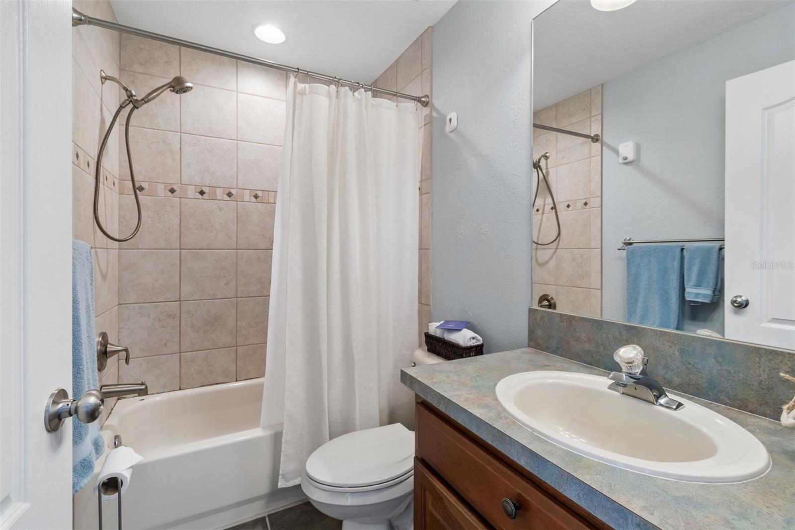 BAYSHORE TWNHS - Residential