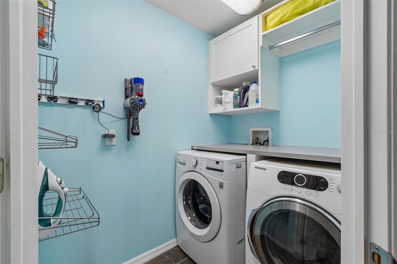 BAYSHORE TWNHS - Residential