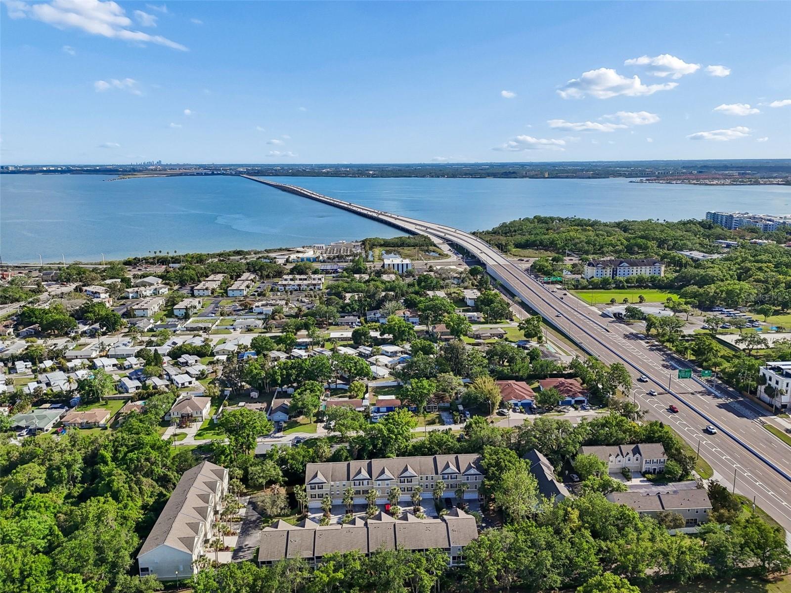 BAYSHORE TWNHS - Residential