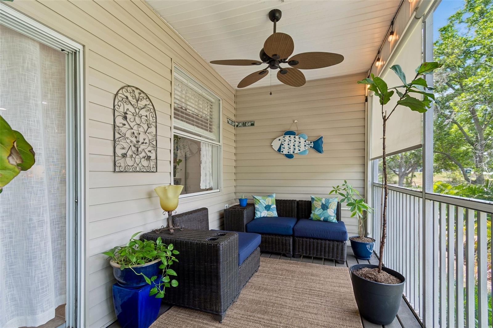 BAYSHORE TWNHS - Residential