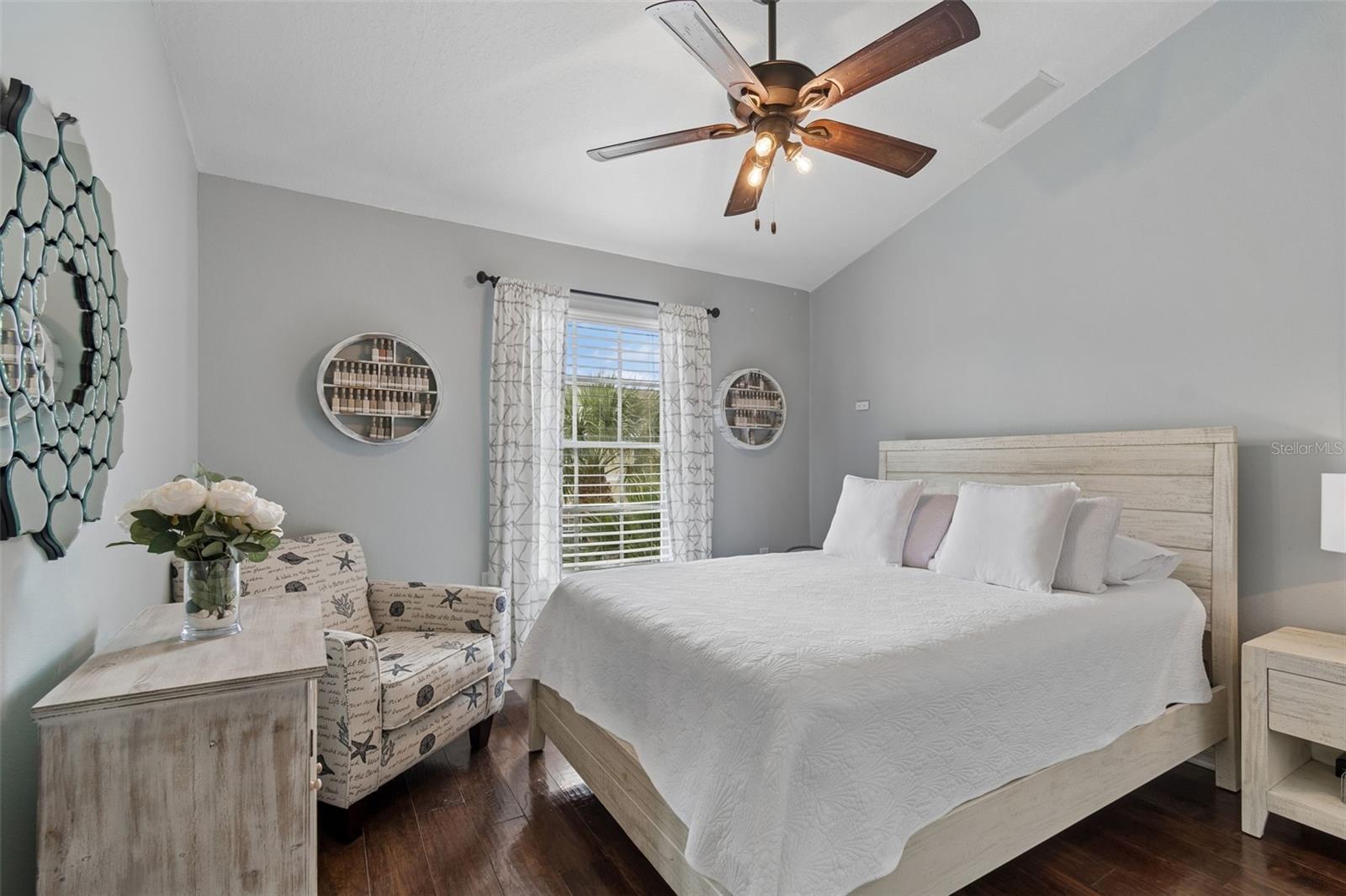 BAYSHORE TWNHS - Residential