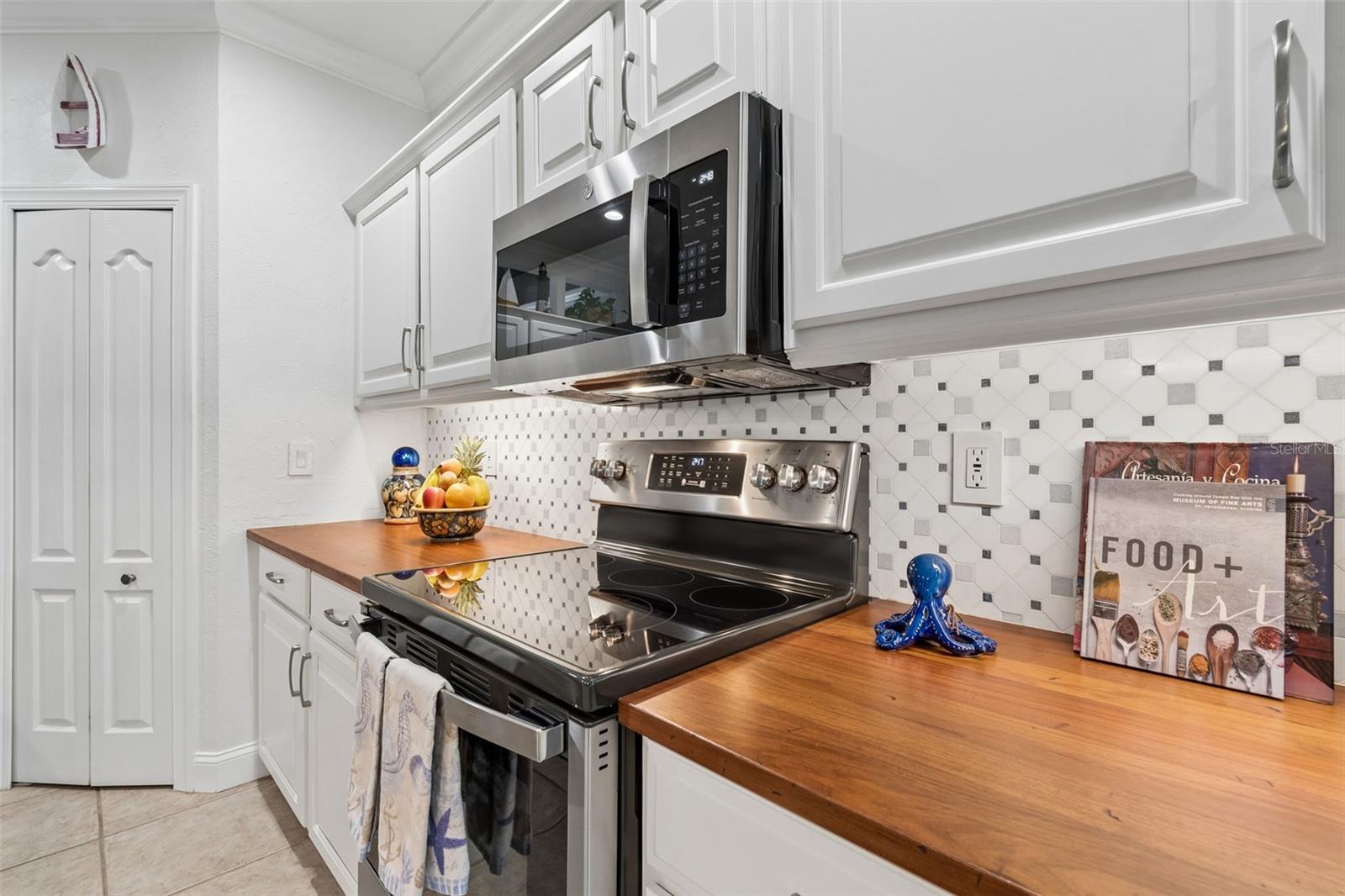 BAYSHORE TWNHS - Residential