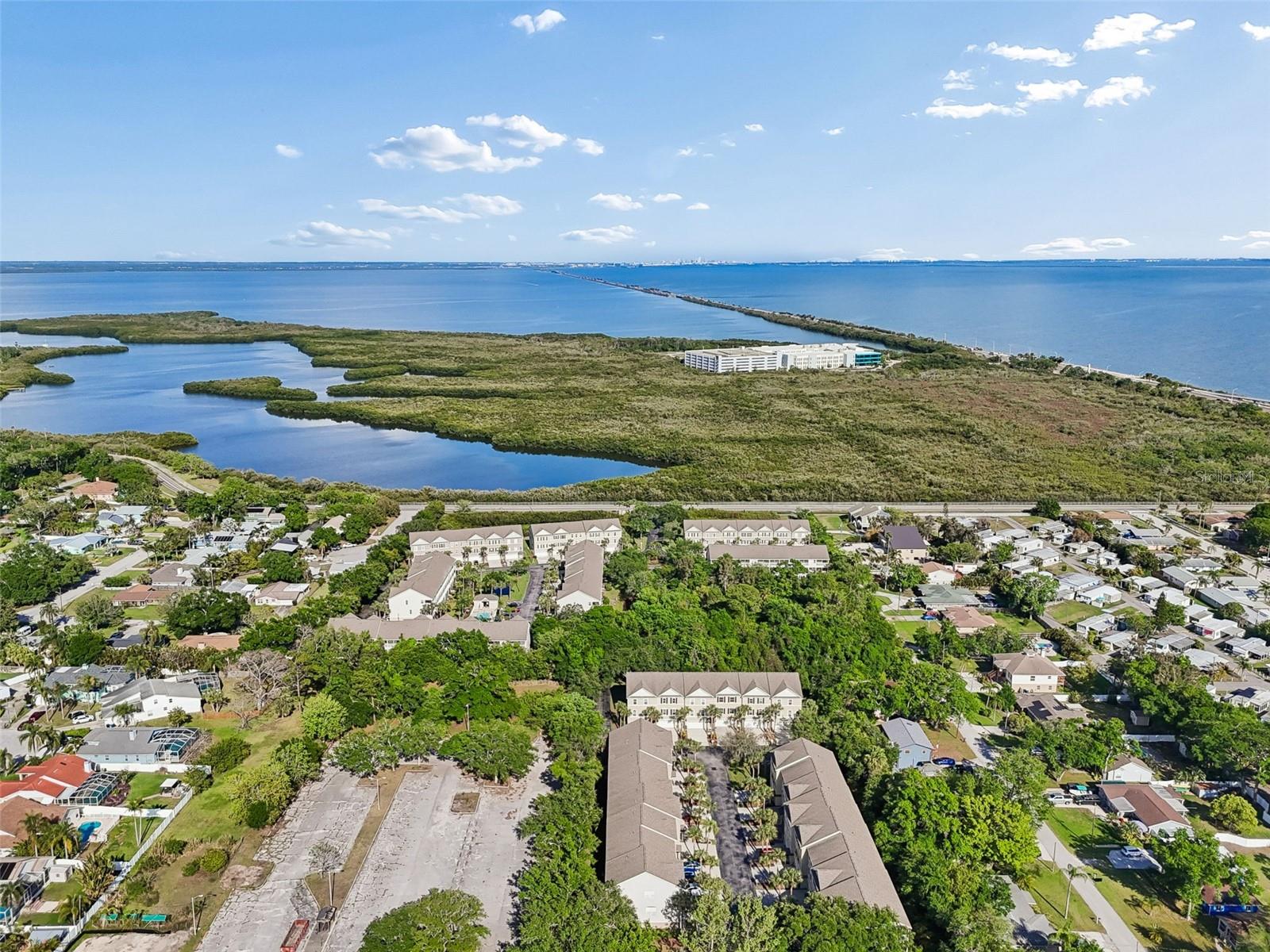 BAYSHORE TWNHS - Residential