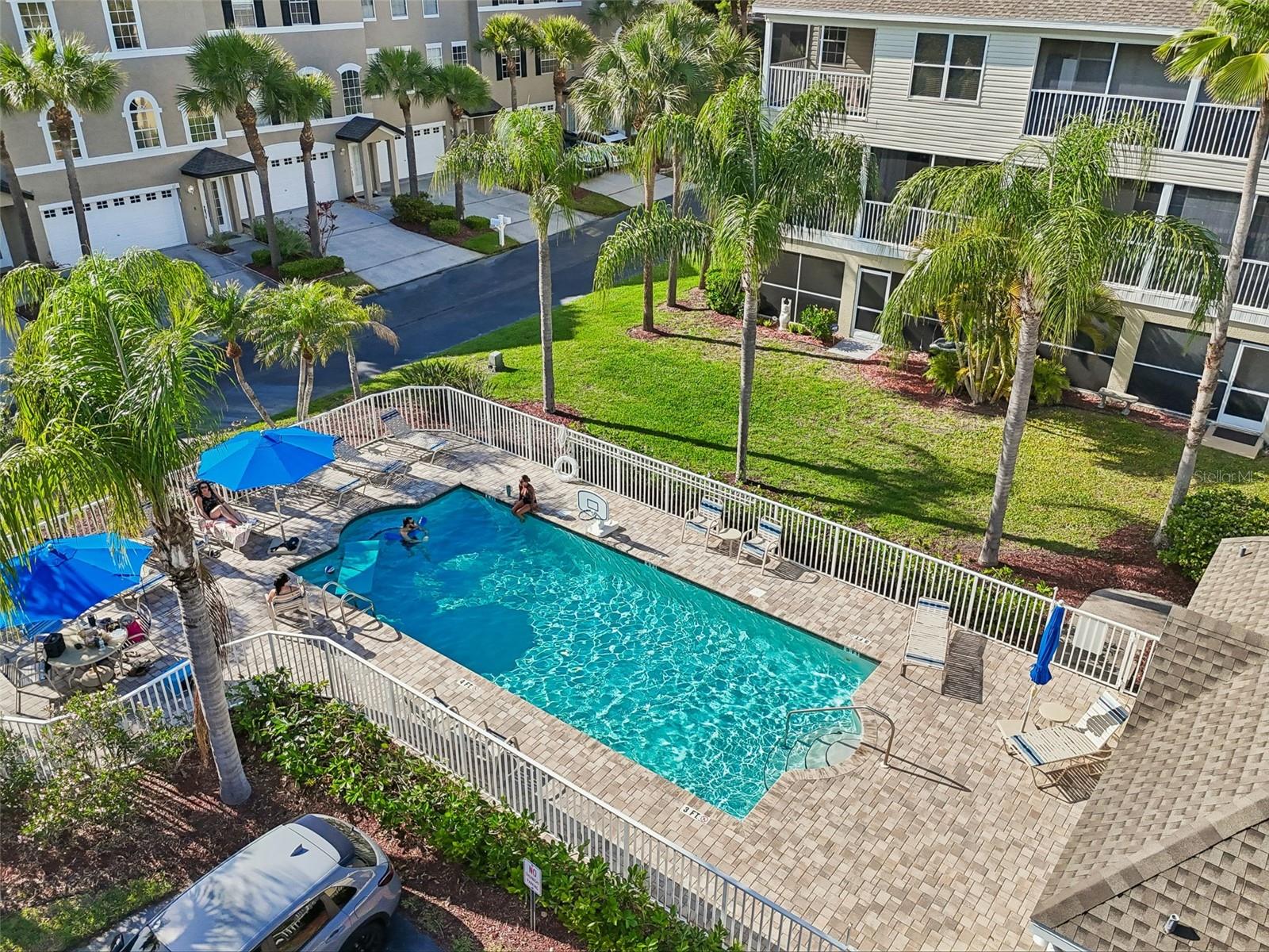 BAYSHORE TWNHS - Residential