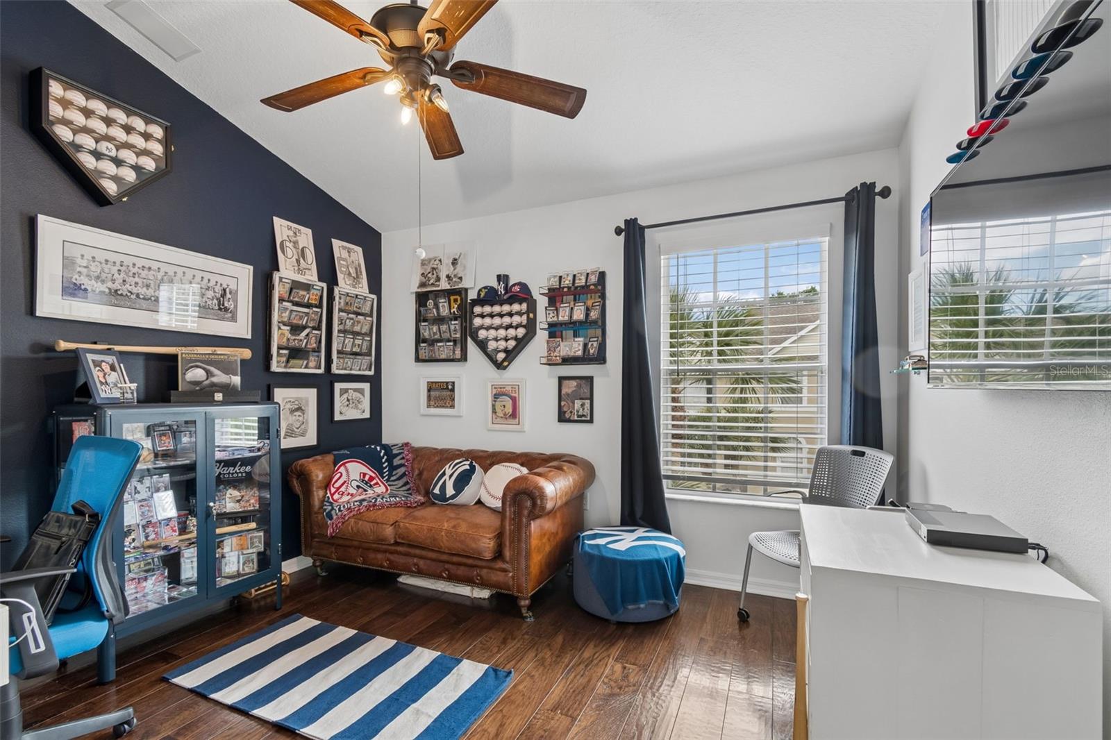 BAYSHORE TWNHS - Residential