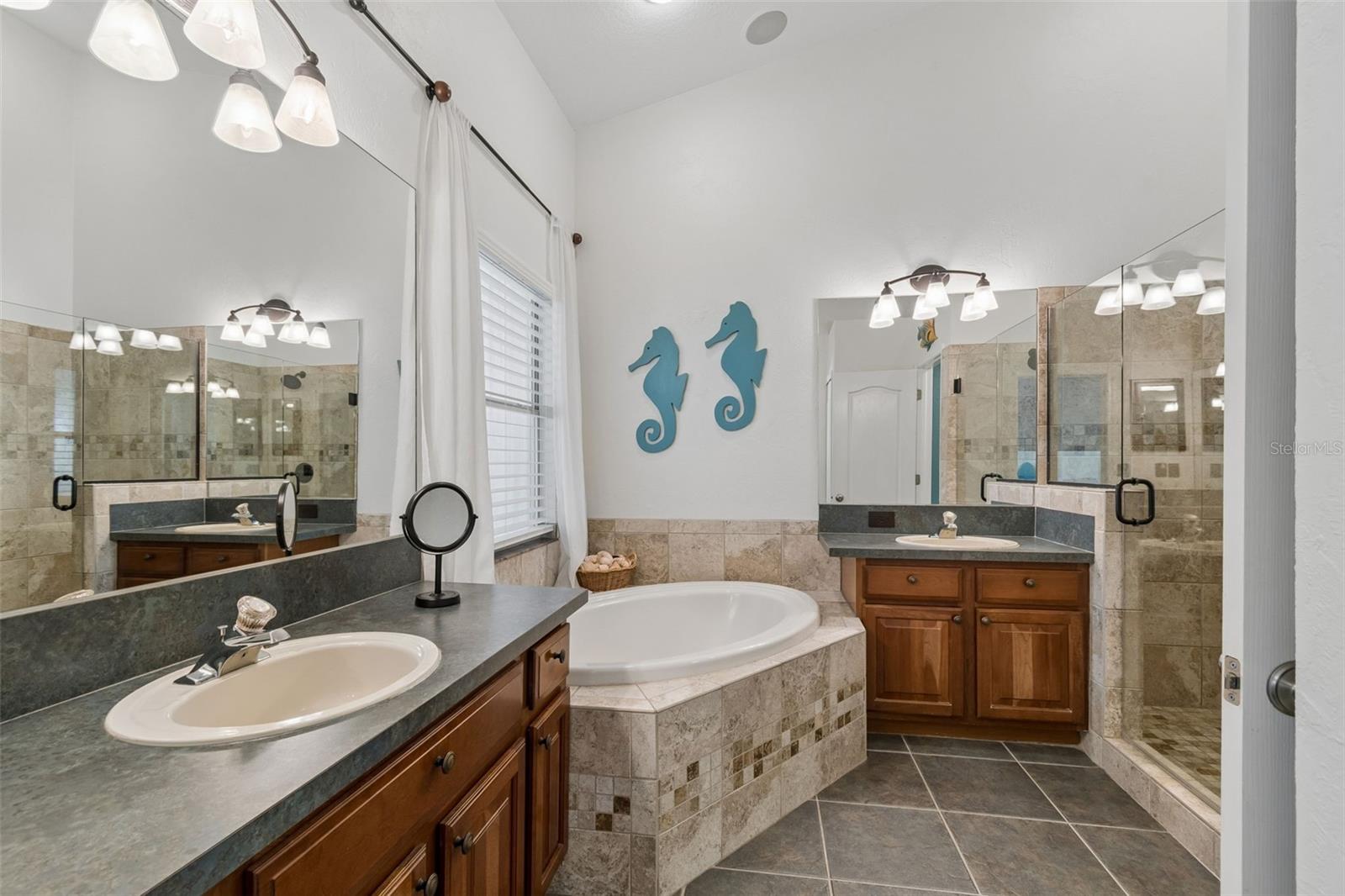 BAYSHORE TWNHS - Residential