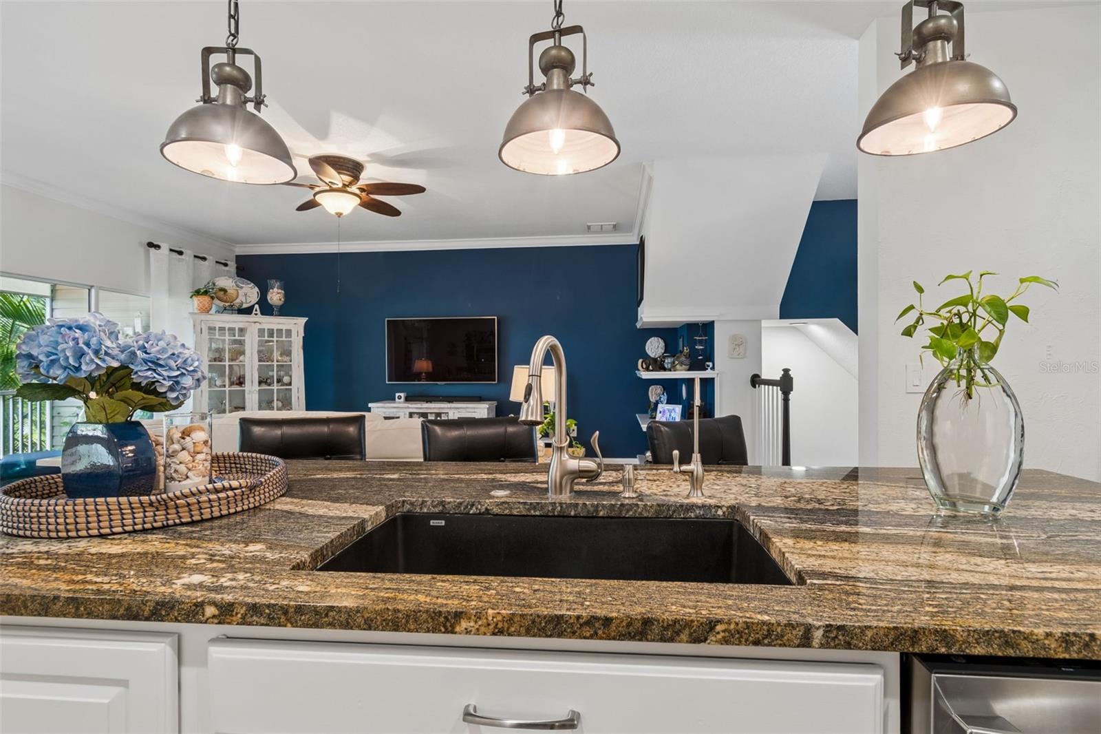 BAYSHORE TWNHS - Residential