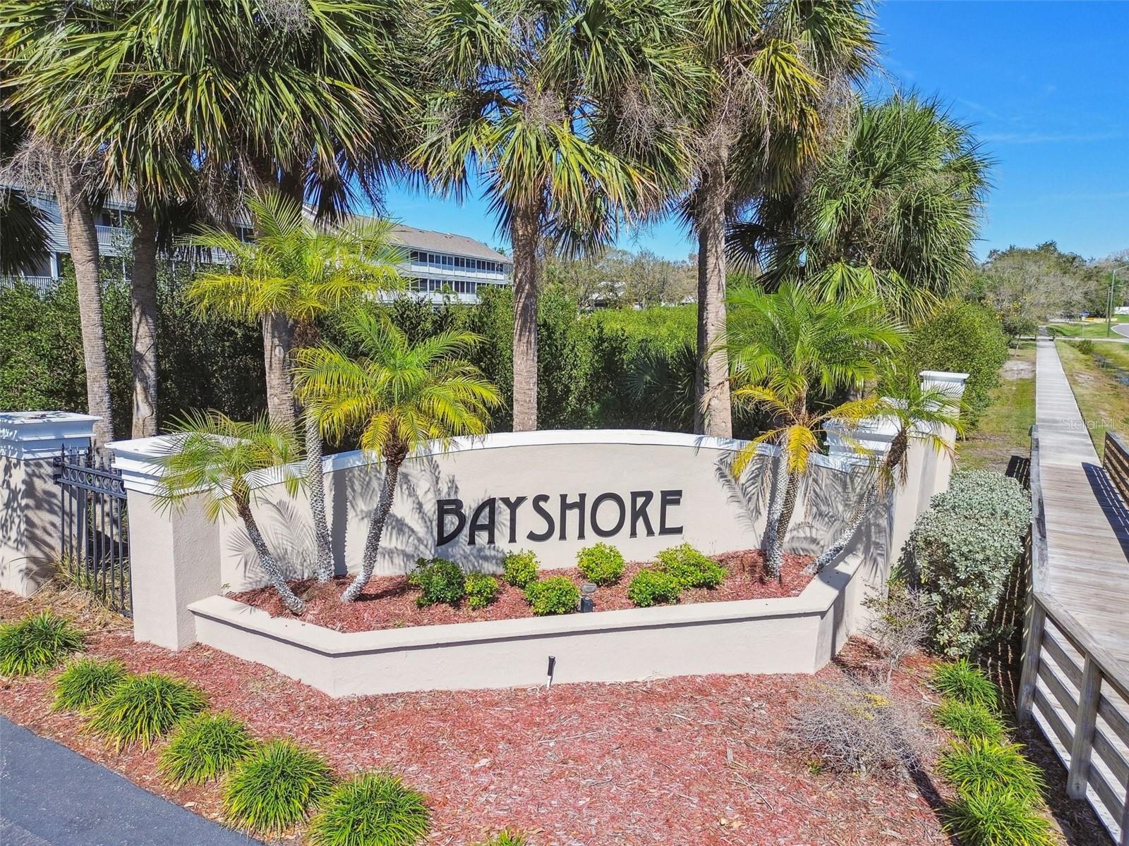 BAYSHORE TWNHS - Residential