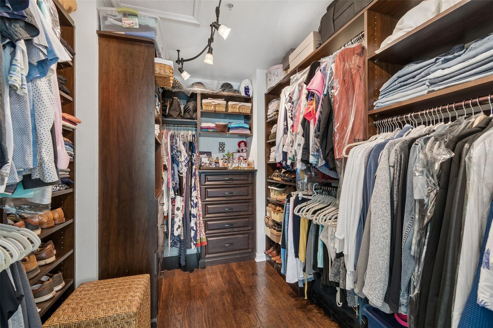 BAYSHORE TWNHS - Residential