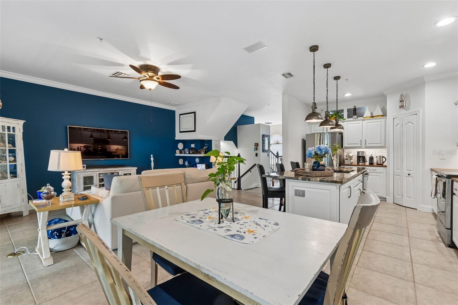 BAYSHORE TWNHS - Residential