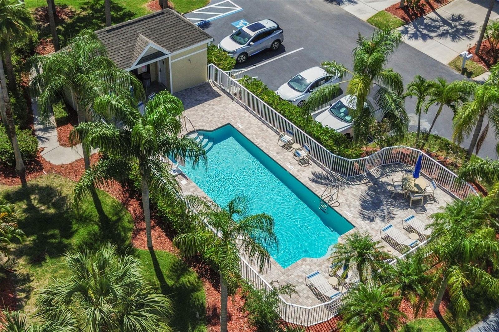 BAYSHORE TWNHS - Residential