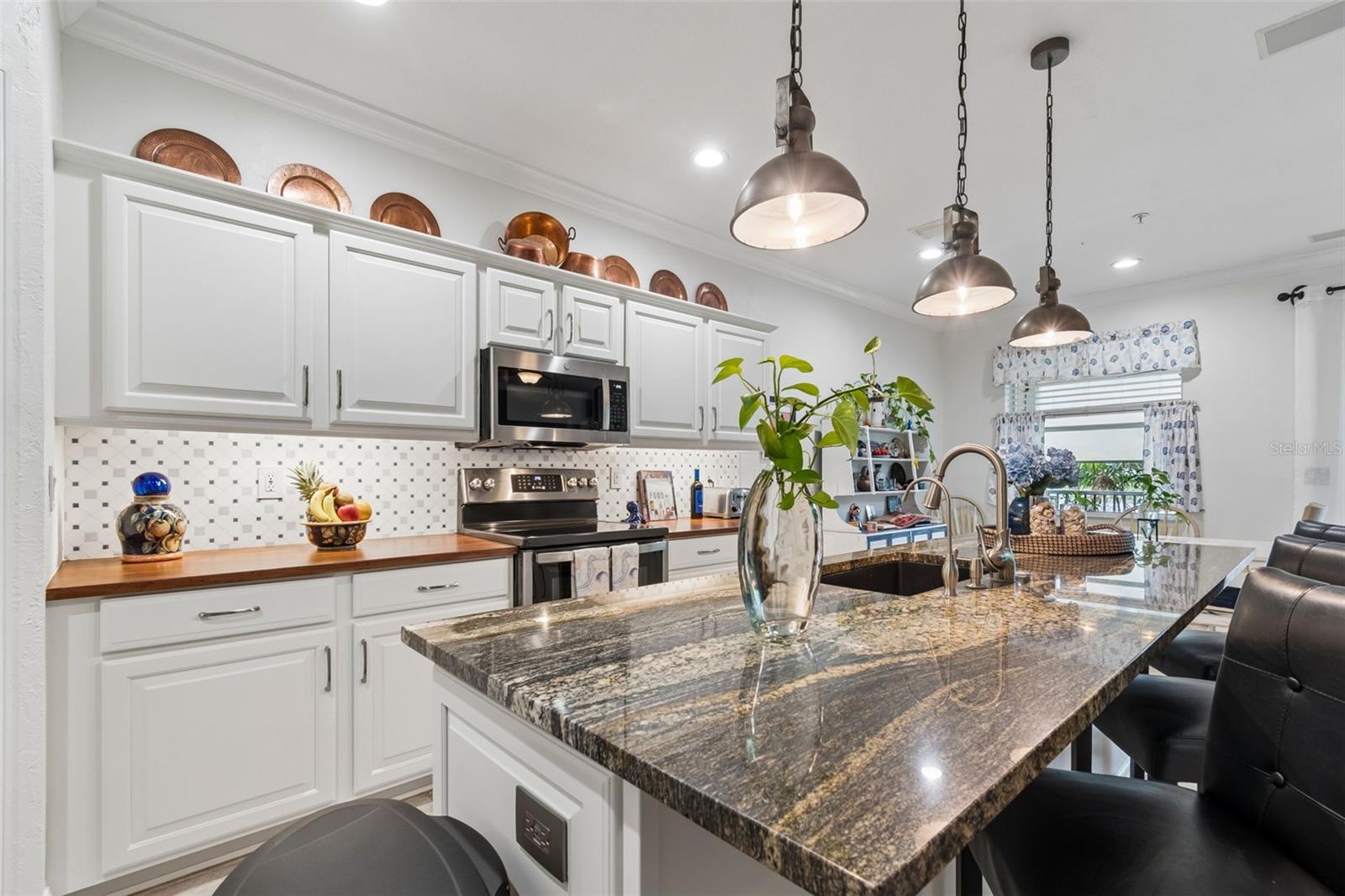 BAYSHORE TWNHS - Residential