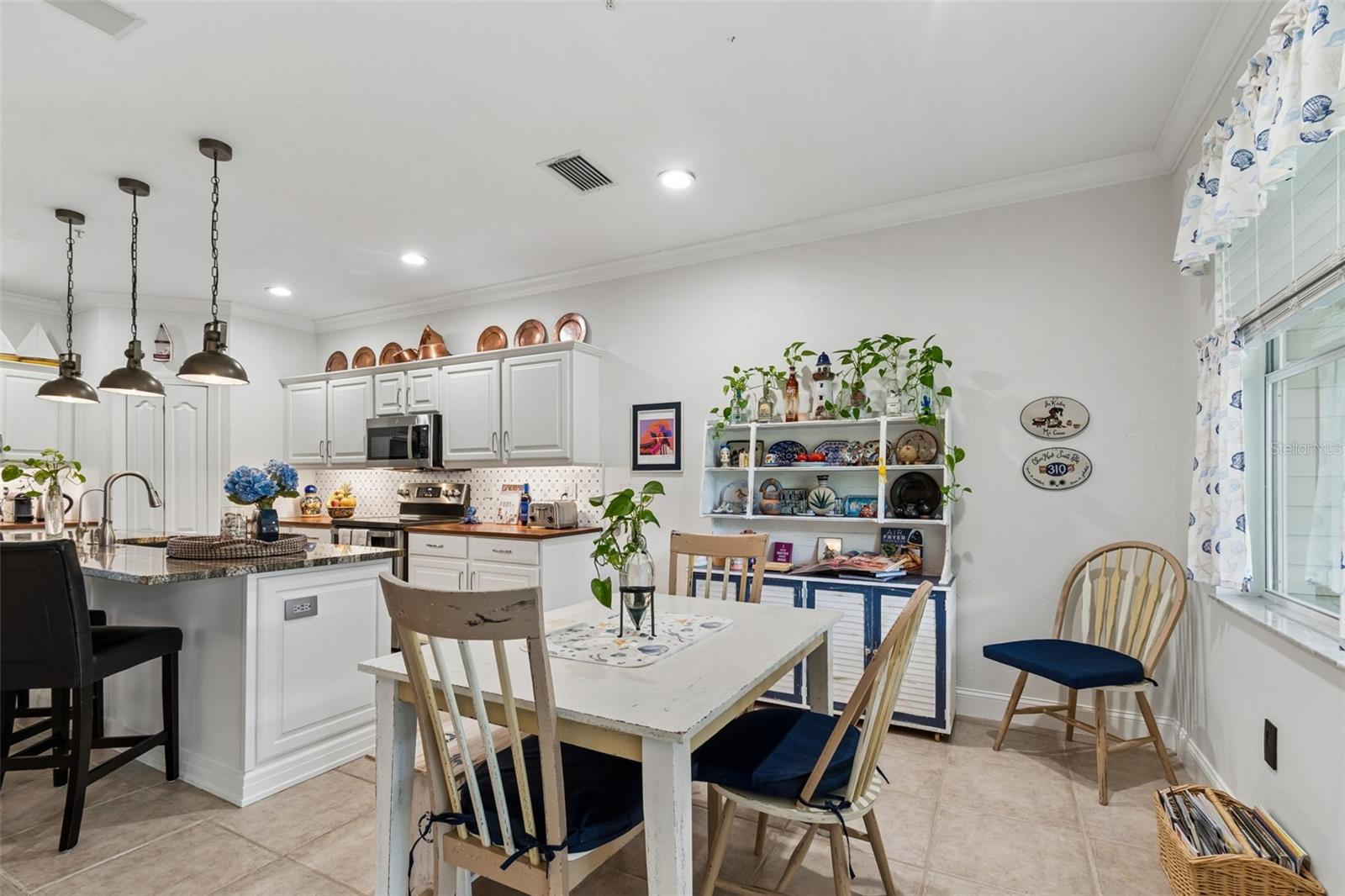 BAYSHORE TWNHS - Residential