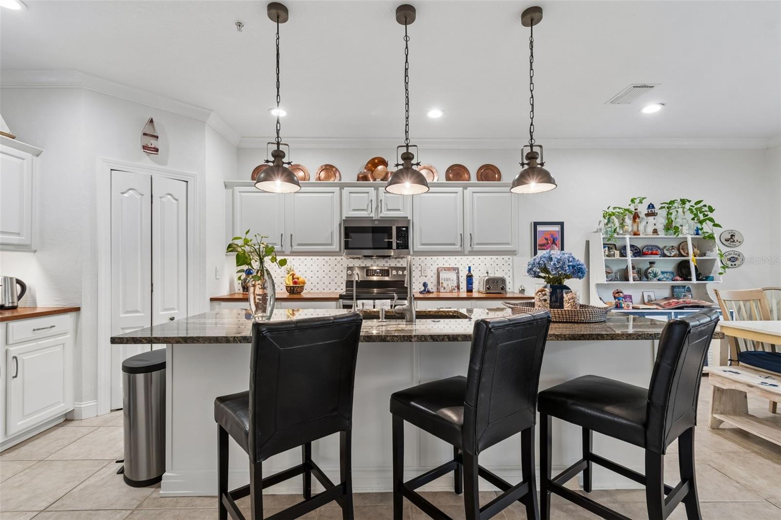 BAYSHORE TWNHS - Residential