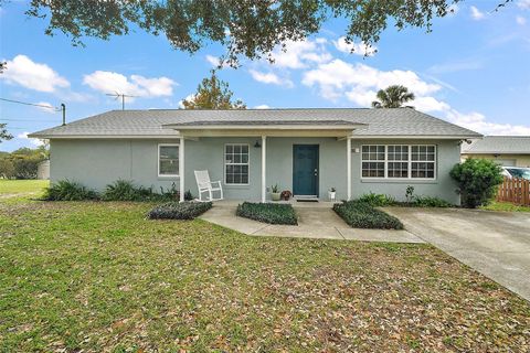 A home in EUSTIS