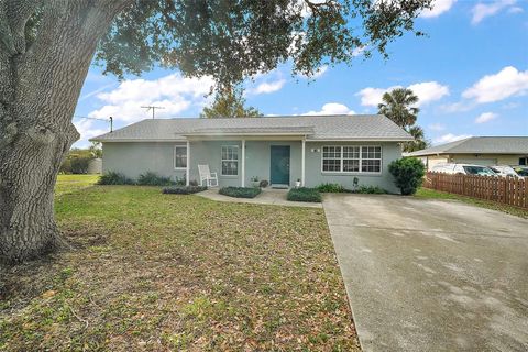 A home in EUSTIS