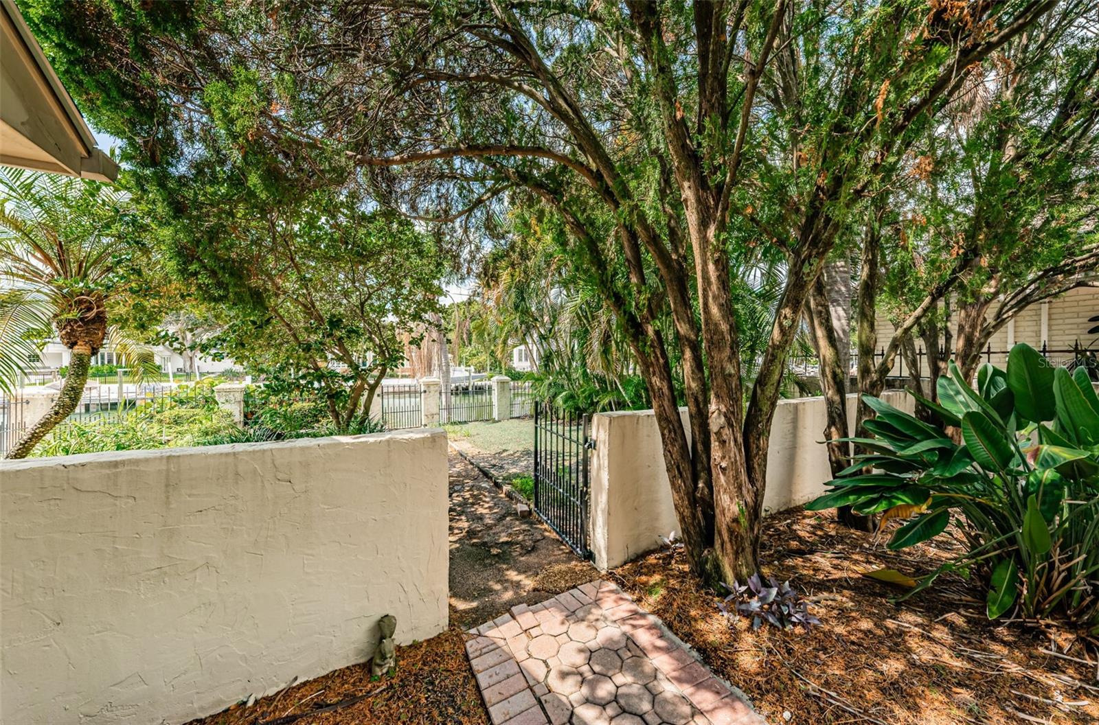 BEACH PARK ISLE SUB - Land