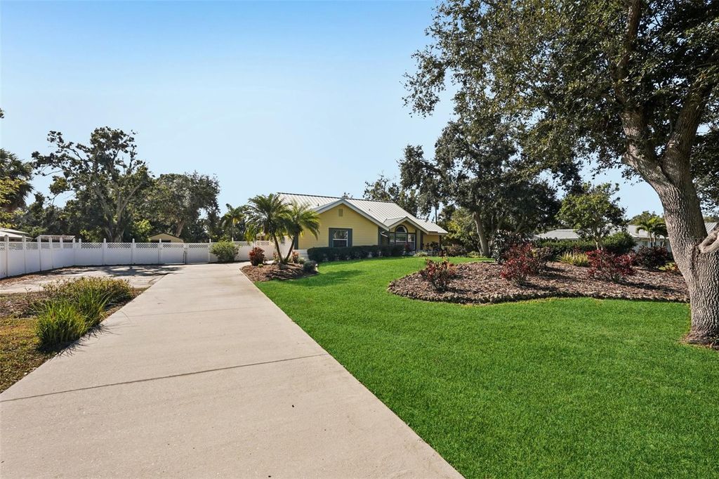 Photo of 600 Shetland Cir, Nokomis, FL 34275 (MLS # N6141878)