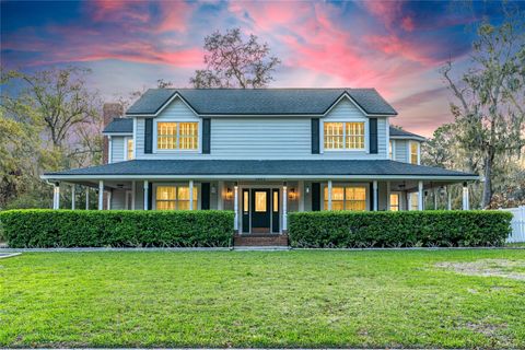 Photo of 2802 Hammock Drive, Plant City, FL 33566 (MLS # TB8487883)