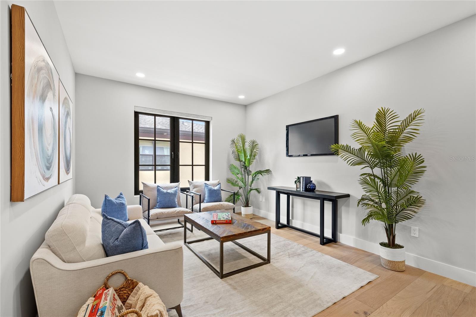 DOMAIN/CLOUSERS - Residential