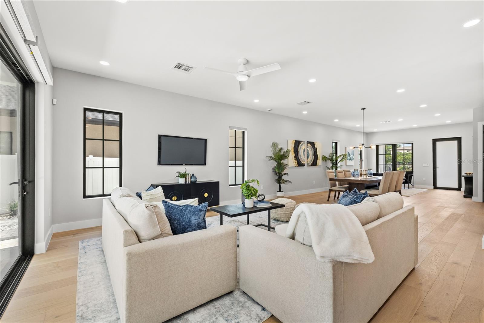 DOMAIN/CLOUSERS - Residential