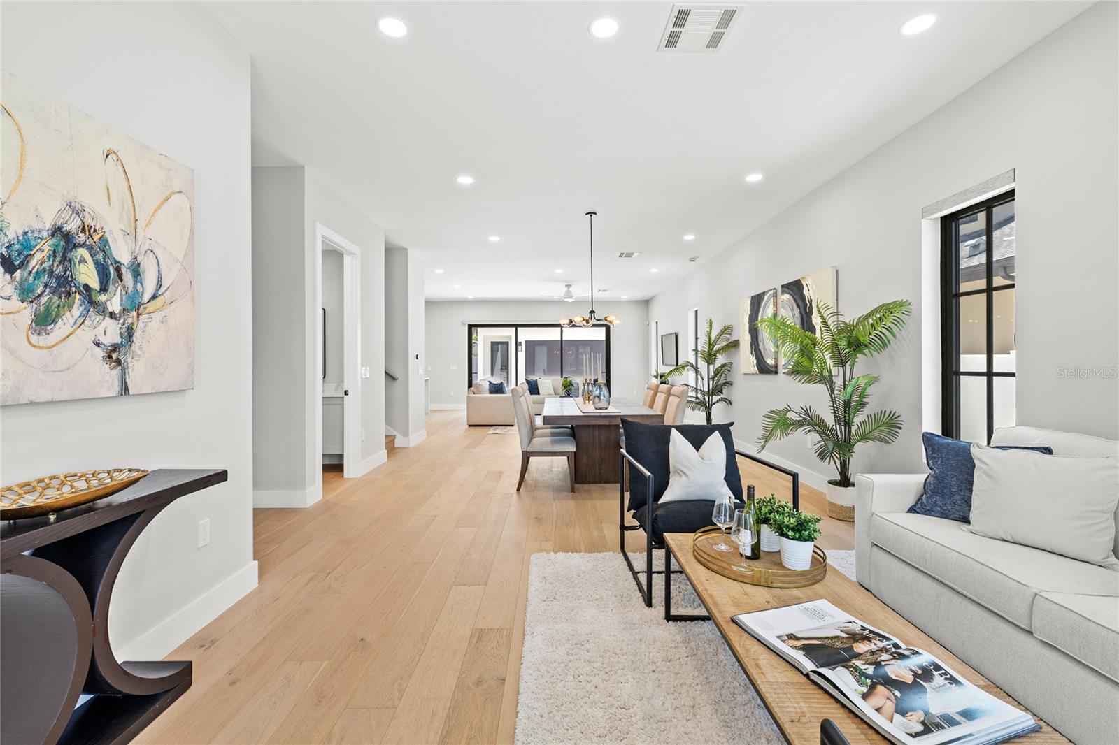 DOMAIN/CLOUSERS - Residential