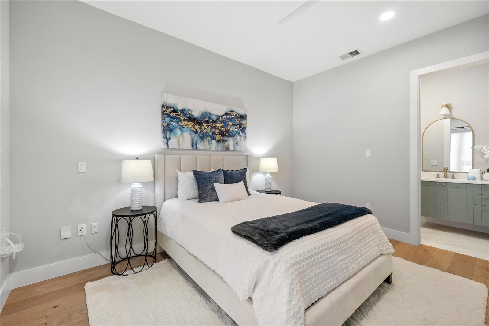 DOMAIN/CLOUSERS - Residential