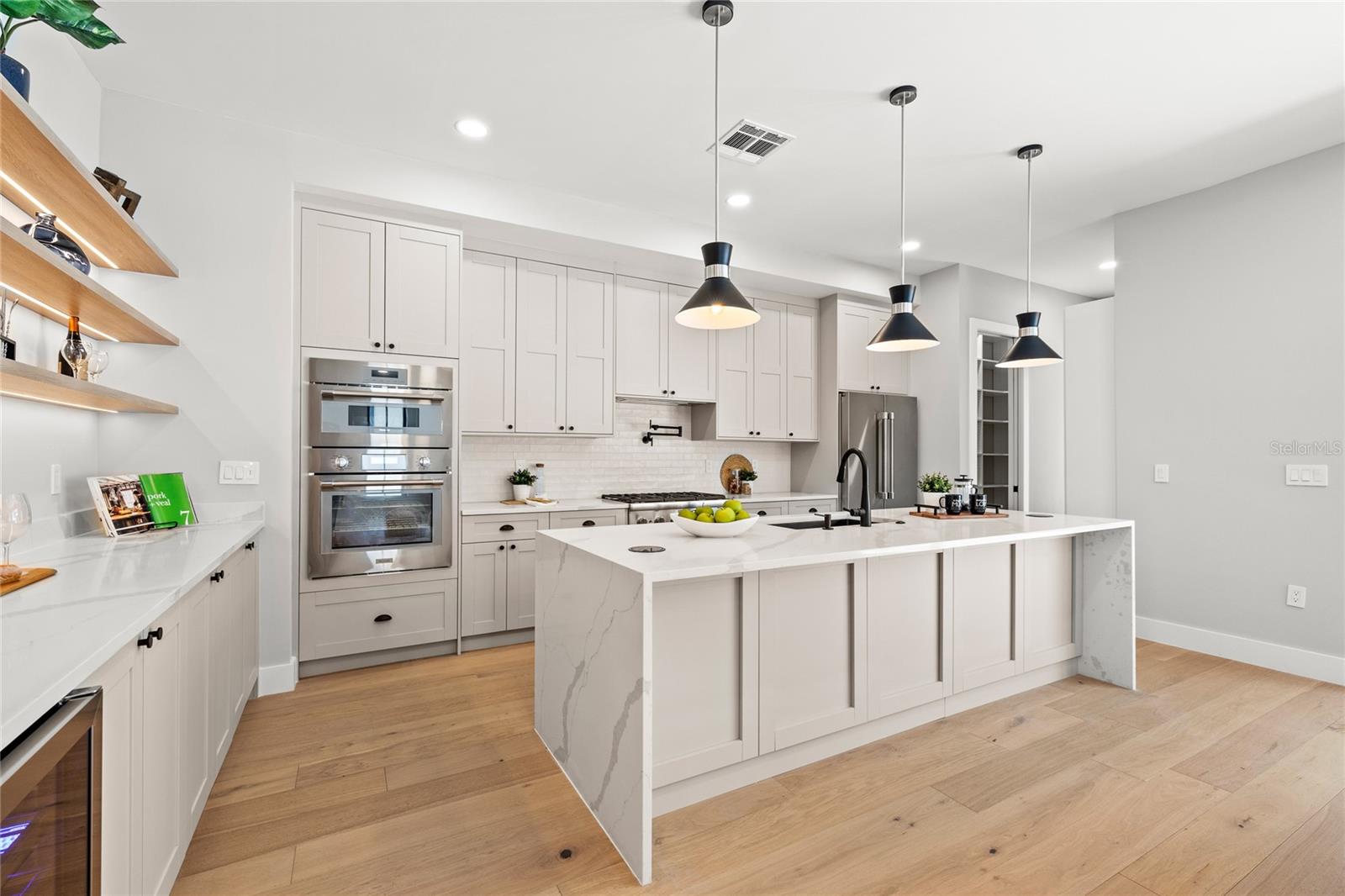 DOMAIN/CLOUSERS - Residential