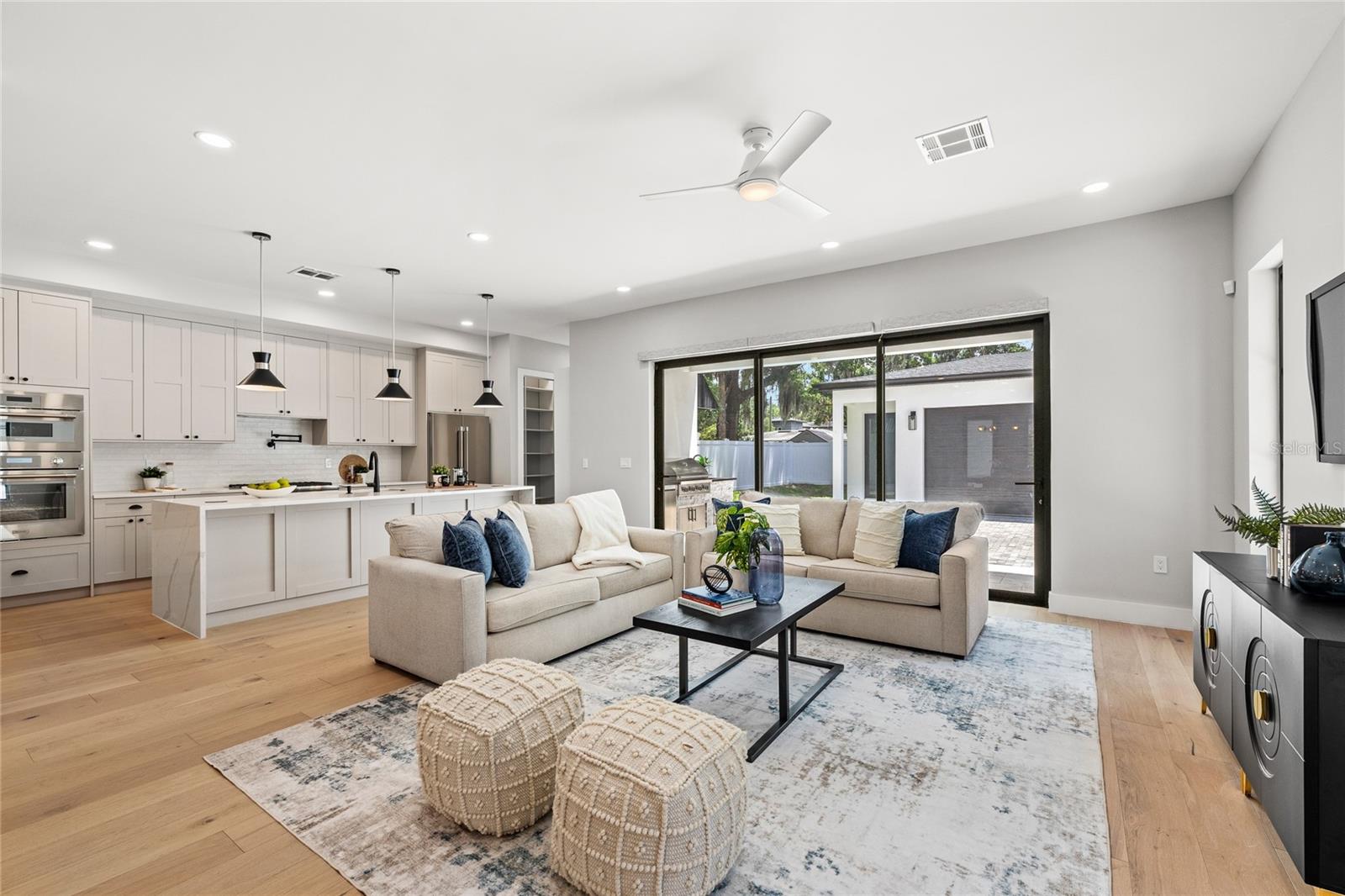 DOMAIN/CLOUSERS - Residential