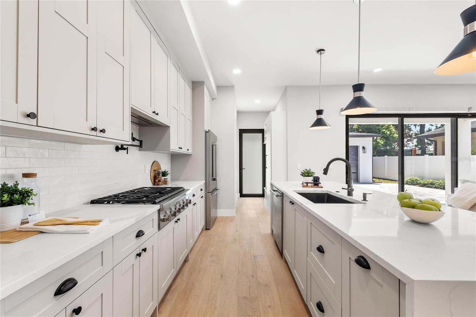 DOMAIN/CLOUSERS - Residential