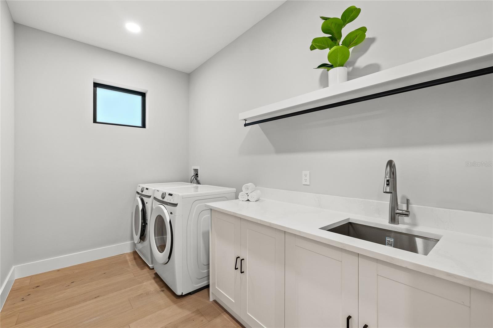 DOMAIN/CLOUSERS - Residential