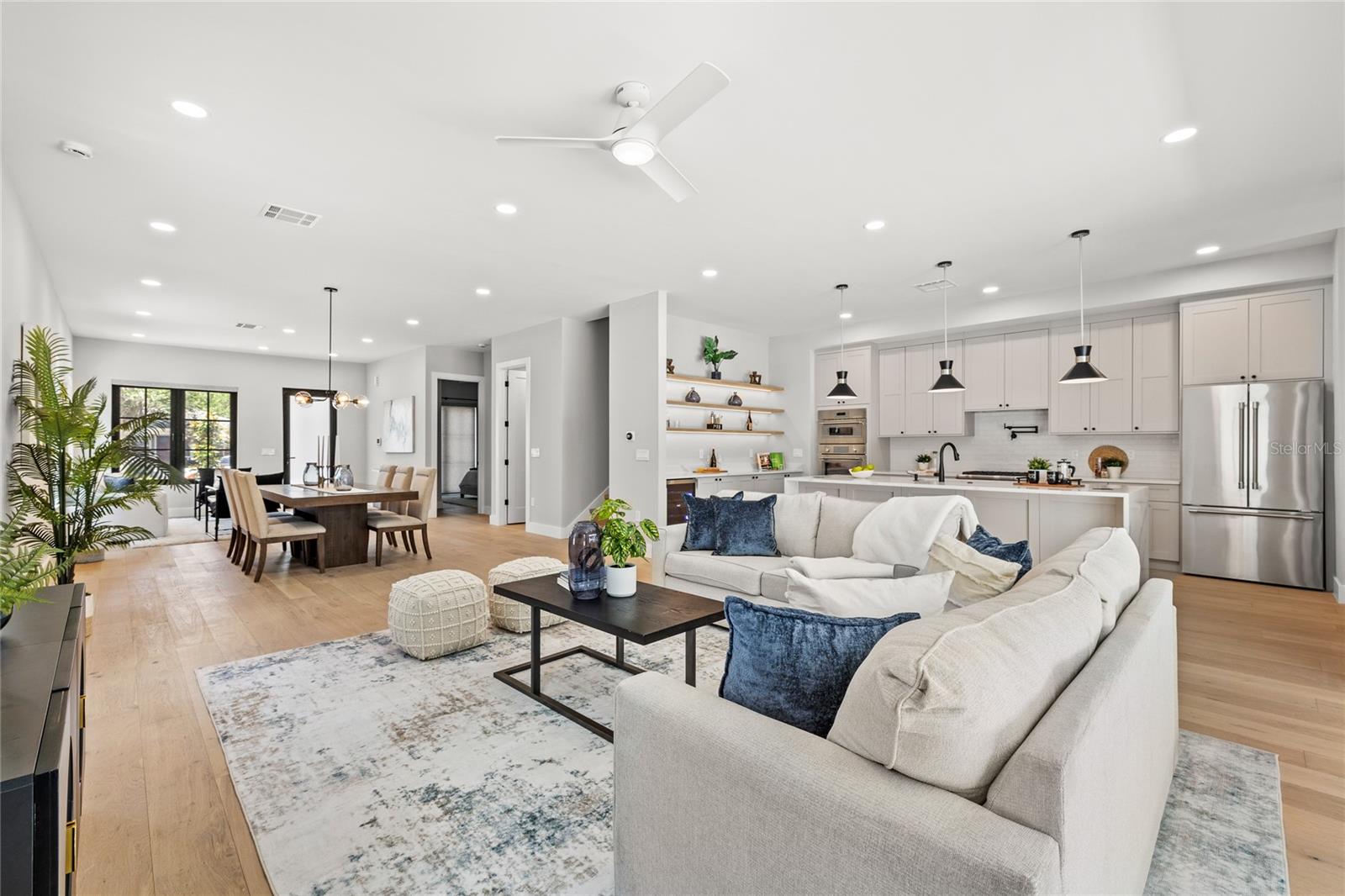 DOMAIN/CLOUSERS - Residential