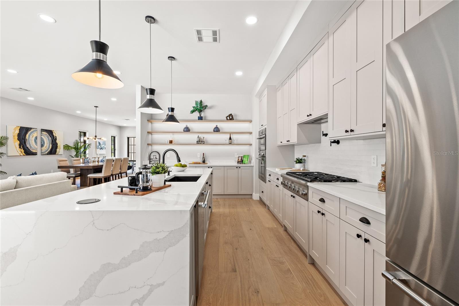 DOMAIN/CLOUSERS - Residential