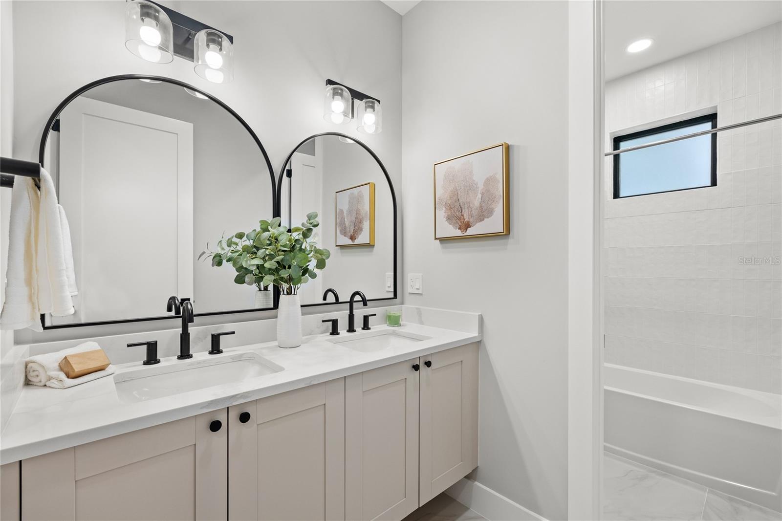 DOMAIN/CLOUSERS - Residential