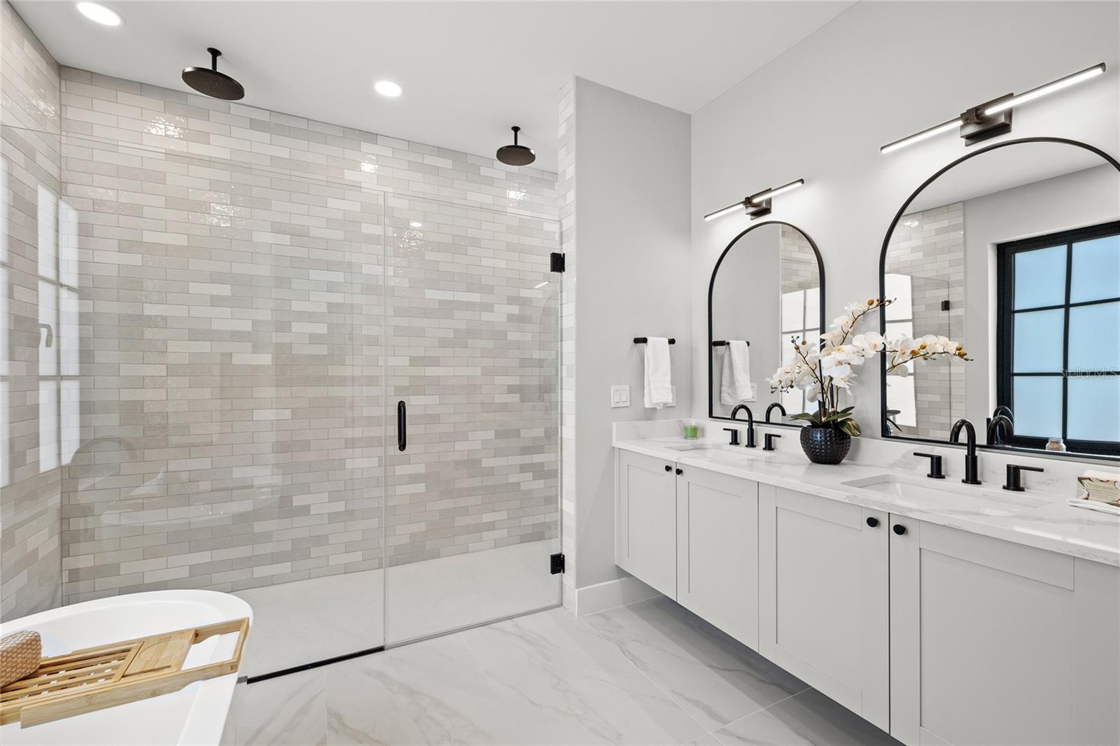 DOMAIN/CLOUSERS - Residential