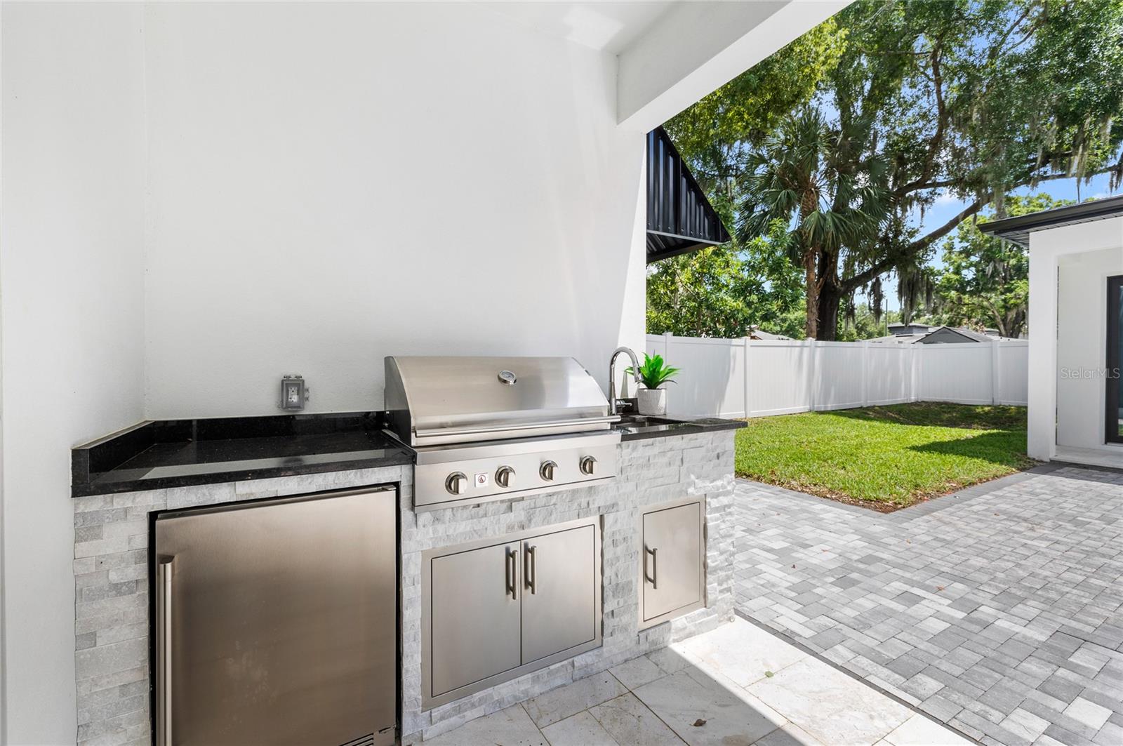 DOMAIN/CLOUSERS - Residential