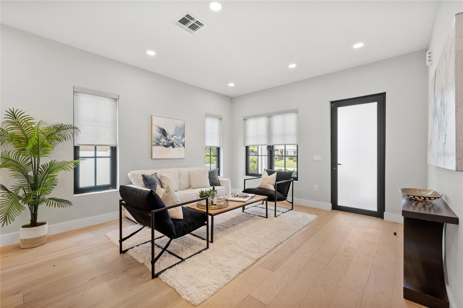 DOMAIN/CLOUSERS - Residential