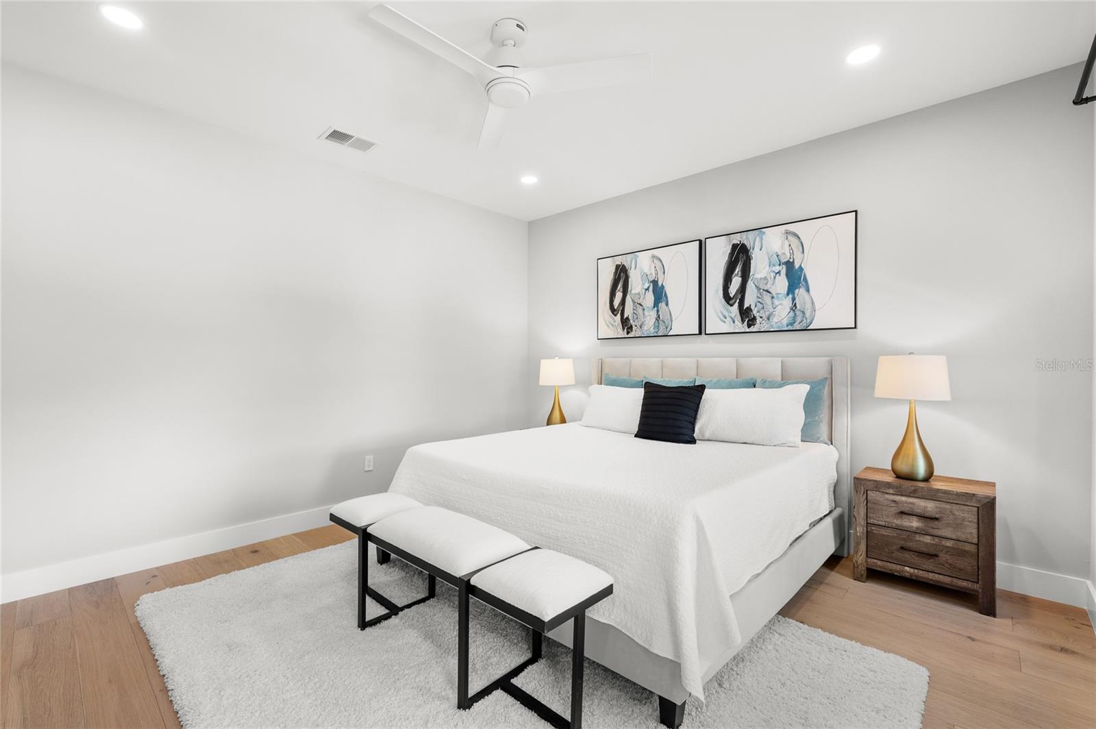 DOMAIN/CLOUSERS - Residential
