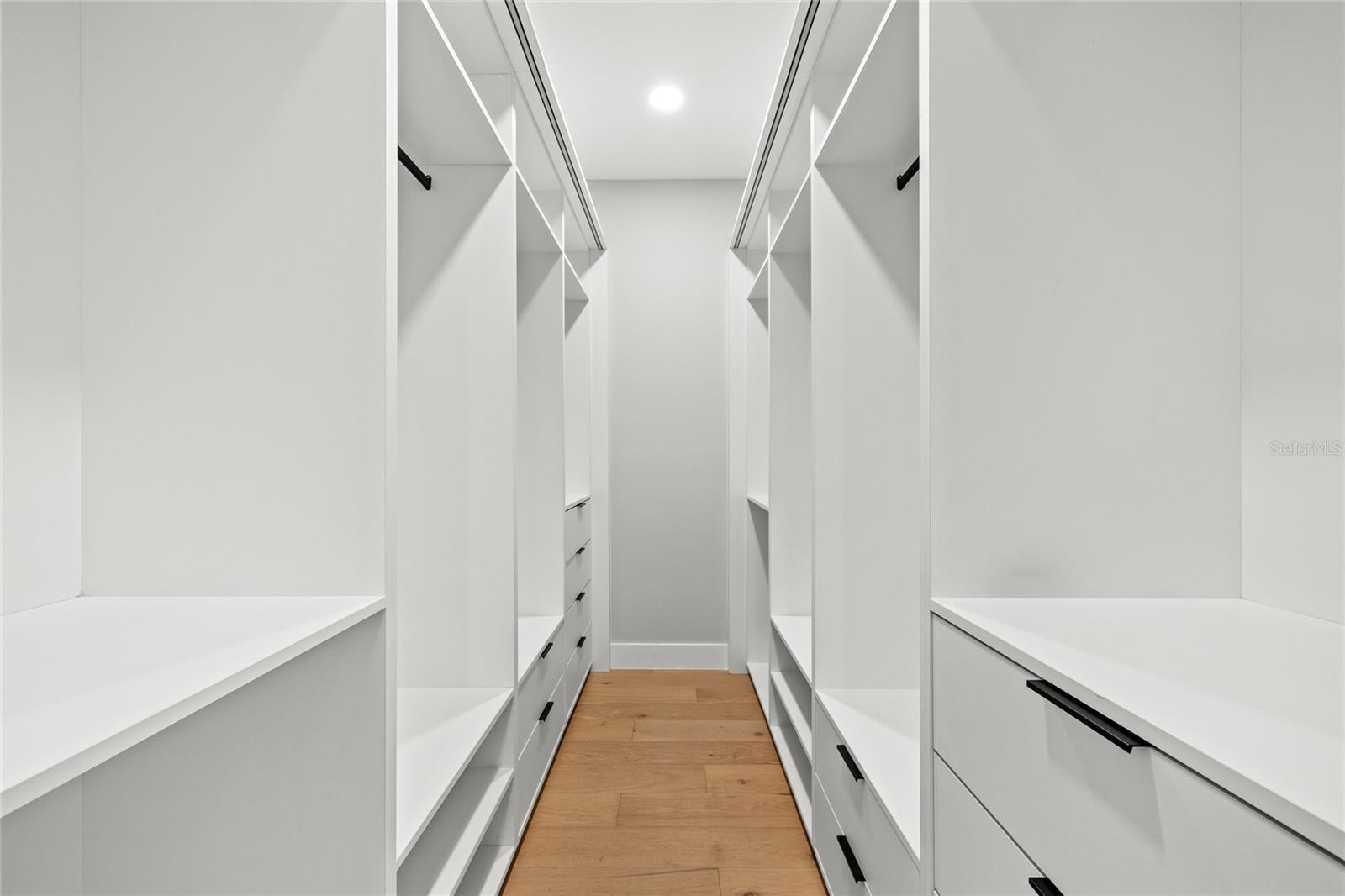 DOMAIN/CLOUSERS - Residential