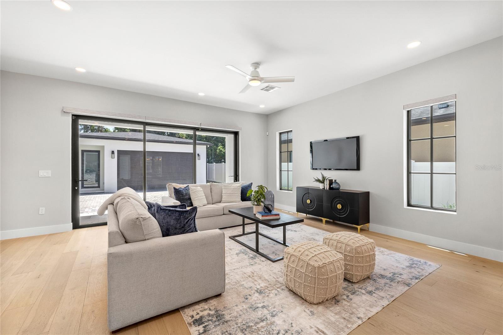 DOMAIN/CLOUSERS - Residential